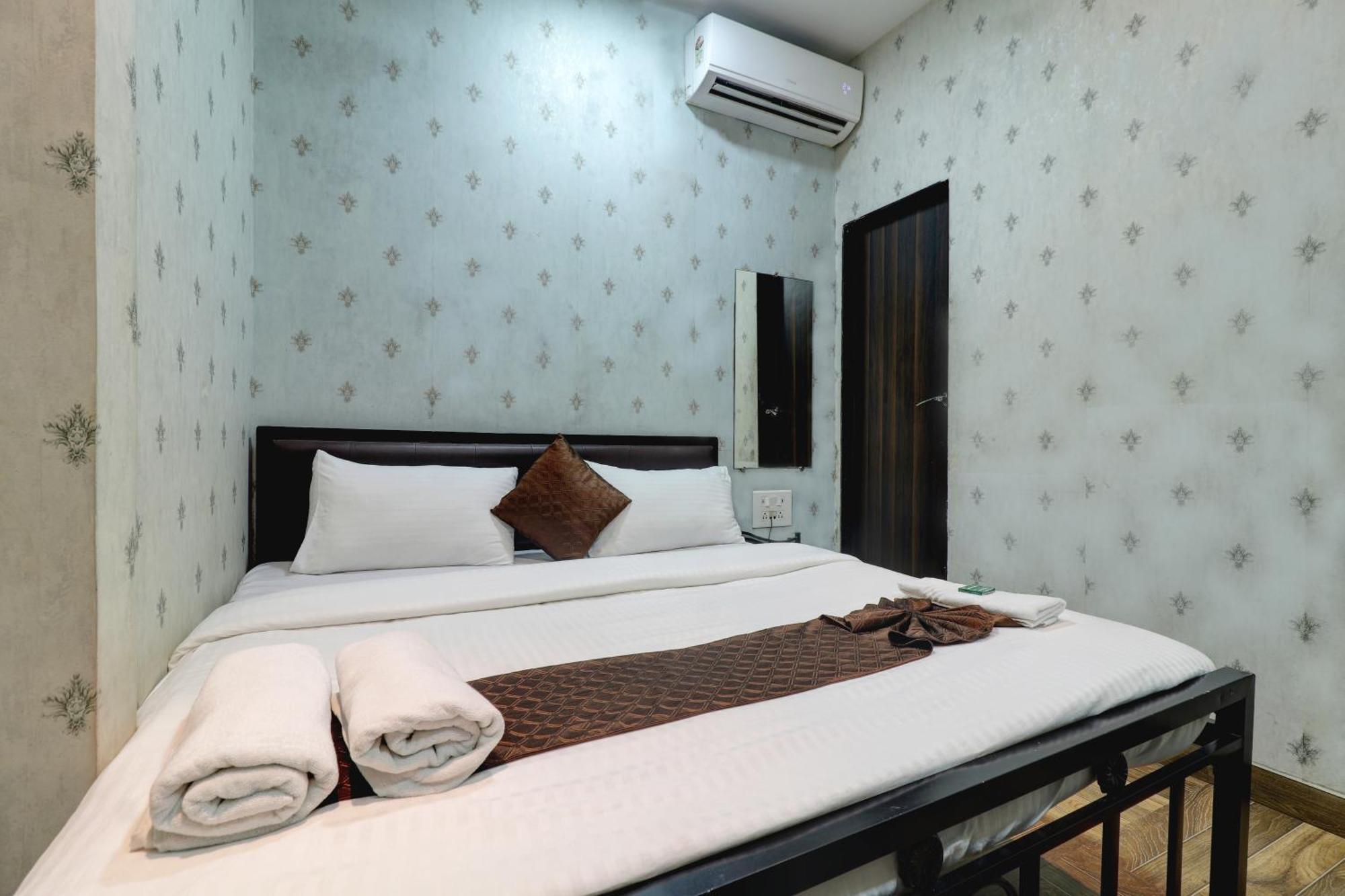 Hotel Shabana - Colaba Causeway Bombay Eksteriør billede